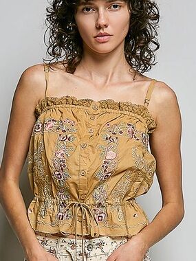 🥰Hello Gorgeous! POL Button Down Floral Embroidered Cropped Cami w/Lace Detail
